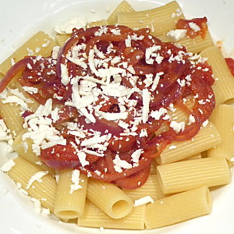 Cannaruozzi con salsa di cipolla